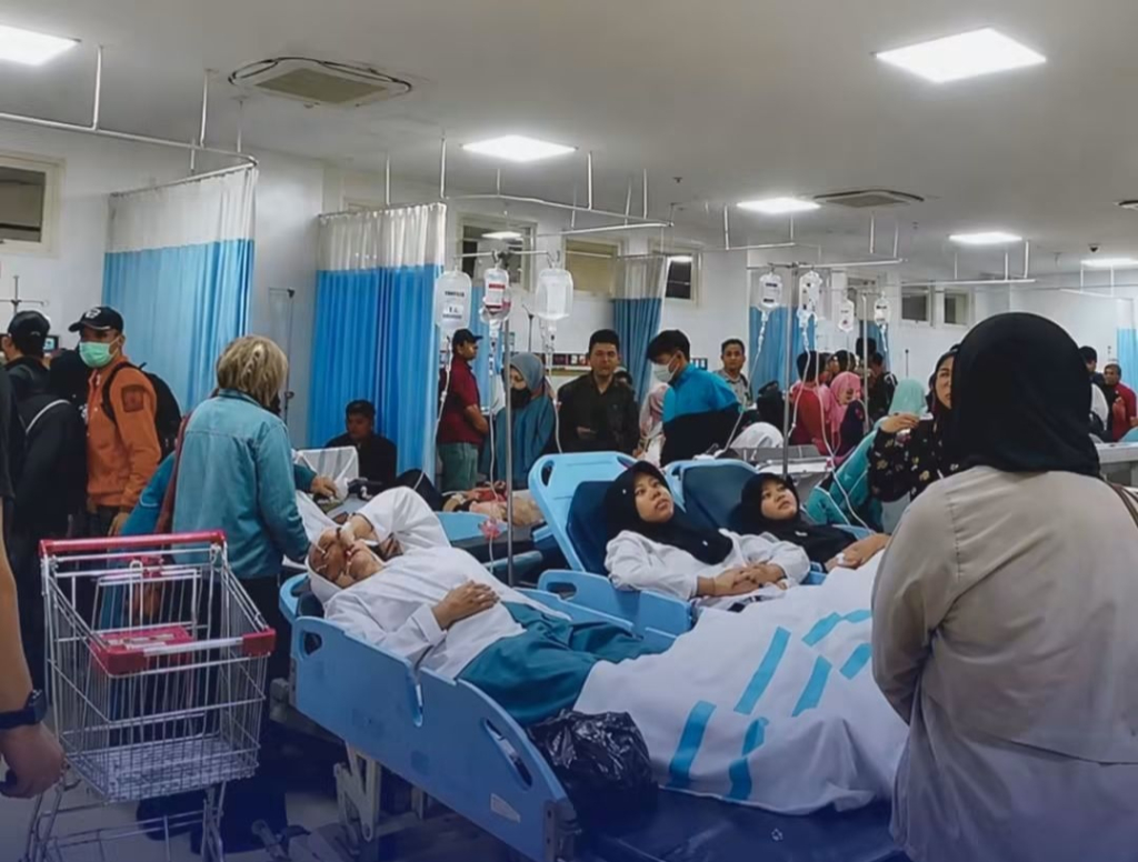 Diduga Keracunan MBG, 273 Santri Pondok Pesantren Manbaul Hikam, Tanggulangin, Sidoarjo Dilarikan ke 3 Rumah Sakit