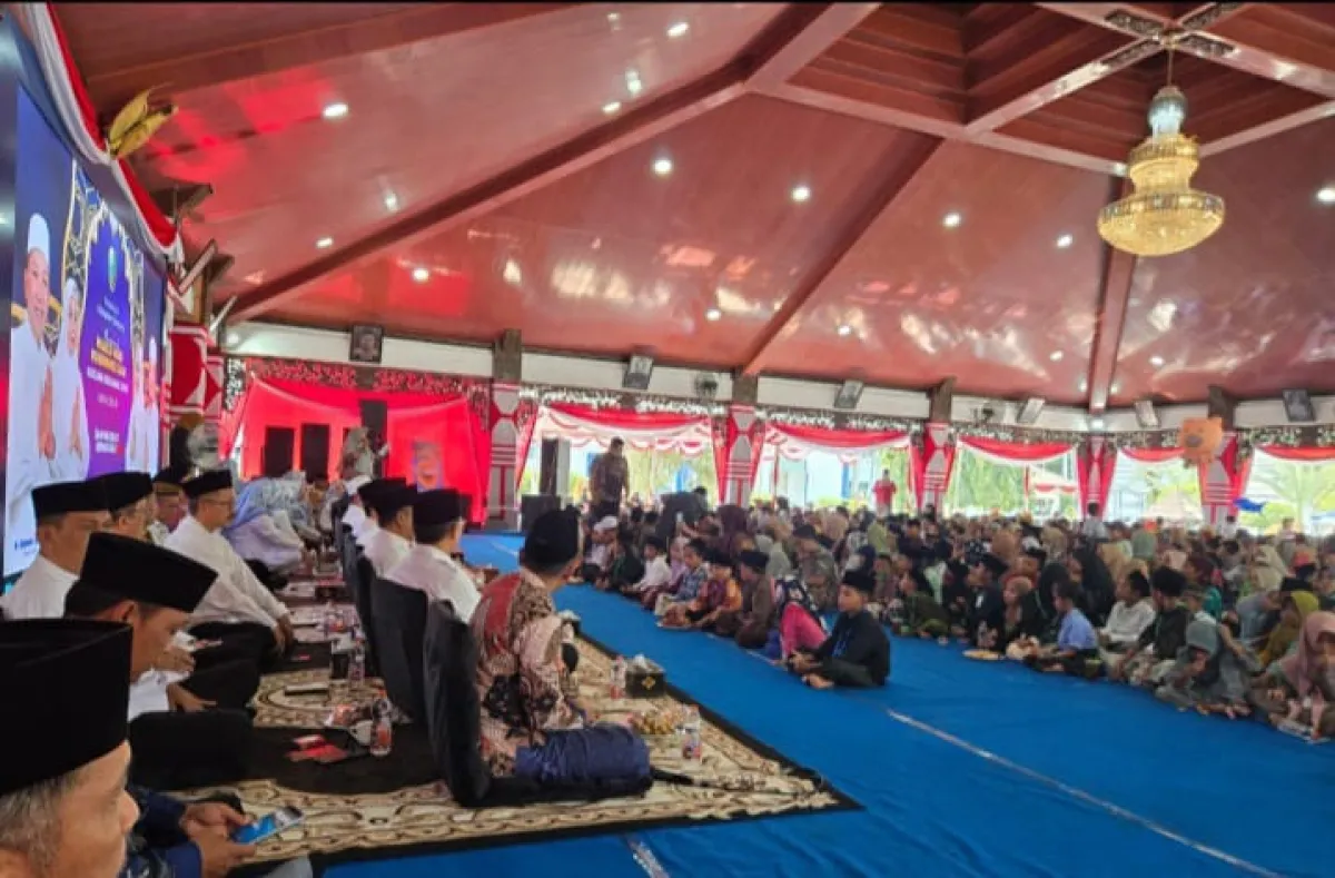 Bersama 1.000 Anak Yatim Pemkab Sampang Mengelar Peringatan Maulid Nabi 