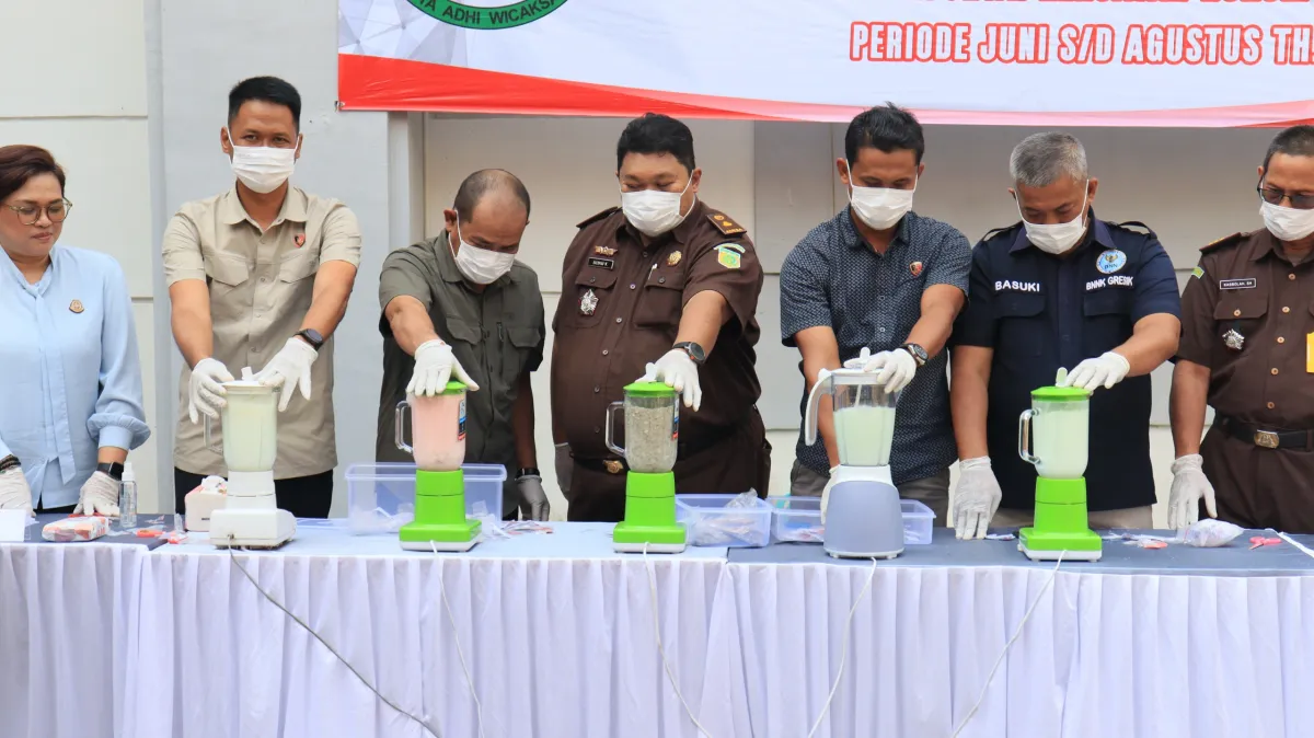38 Perkara Inkracht, Kejari Lamongan Musnahkan Sabu, Ganja hingga Ratusan Pil