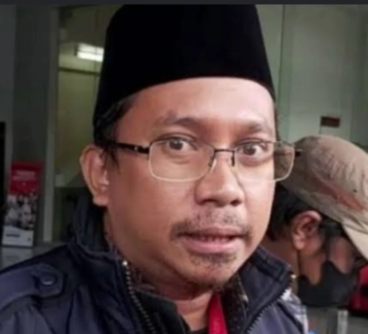 Diam-Diam, Gus Muhdlor Bebas