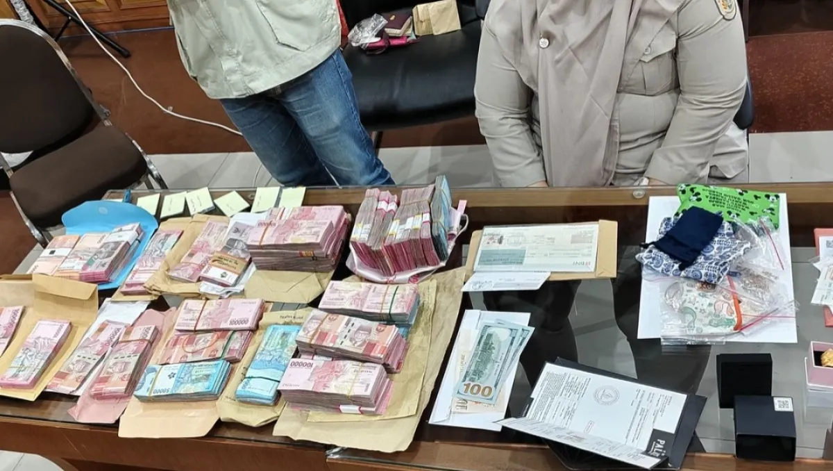 KPK Sita Uang Ratusan Juta Rupiah dari Kantor BPN Jatim