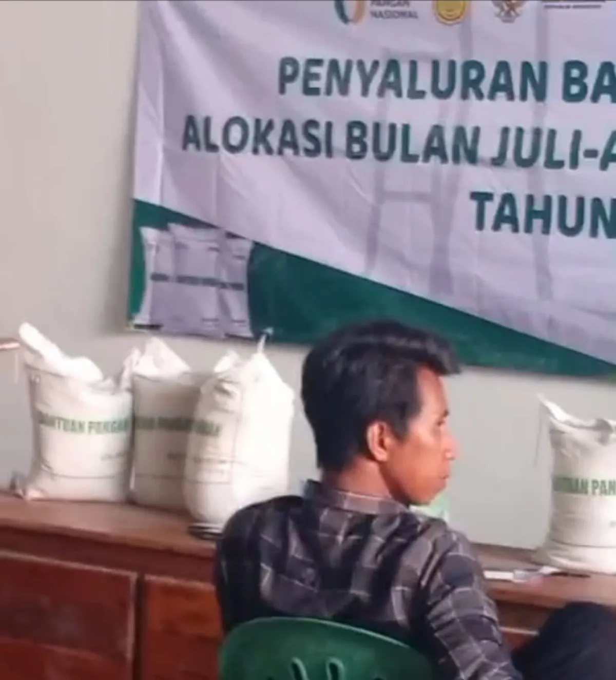 Jatah Beras KPM Blawi Dipotong 10 Kg, Kades Akui Sengaja Kurangi: ke Mana Selisihnya?
