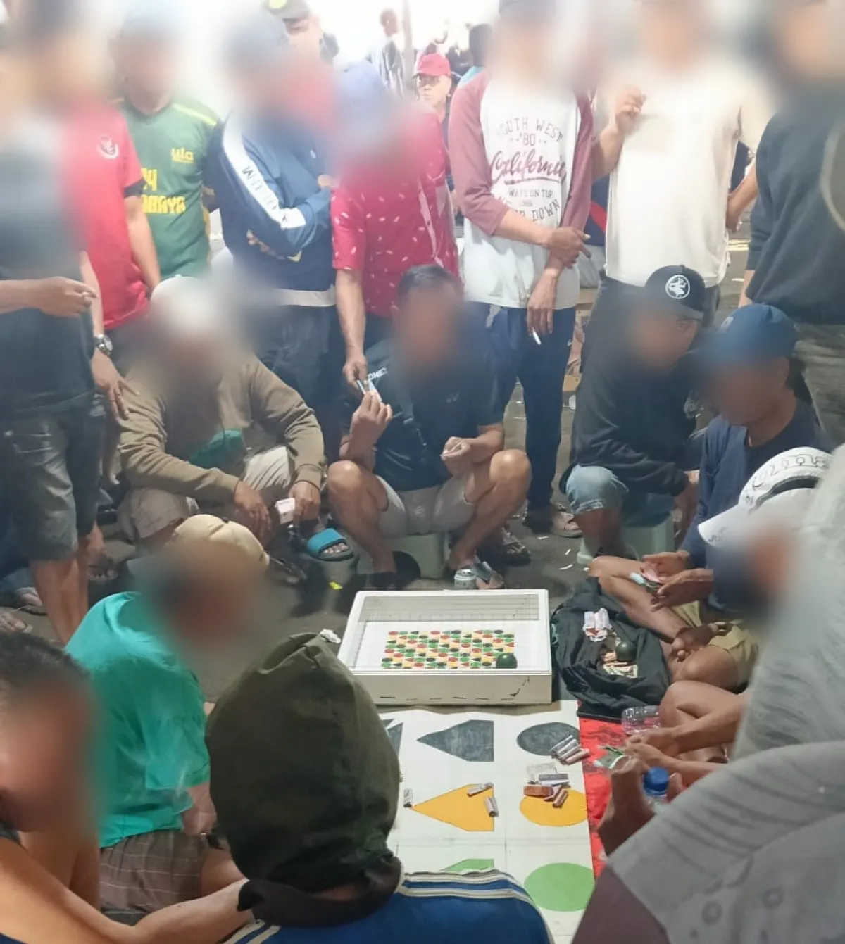 Desa Kalipecabean, Sidoarjo Diduga  Jadi Sarang Judi Cap Jiki dan Sabung Ayam