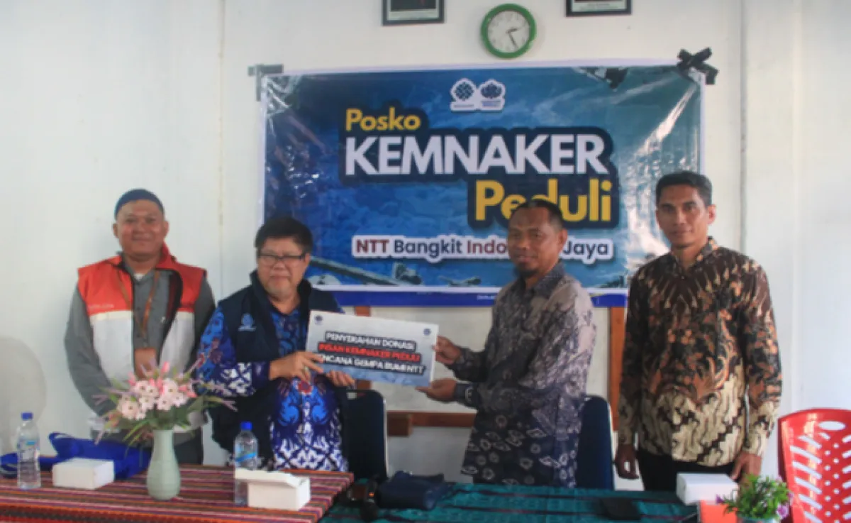 Kemnaker Salurkan Bantuan bagi Warga Terdampak Gempa di Pulau Flores