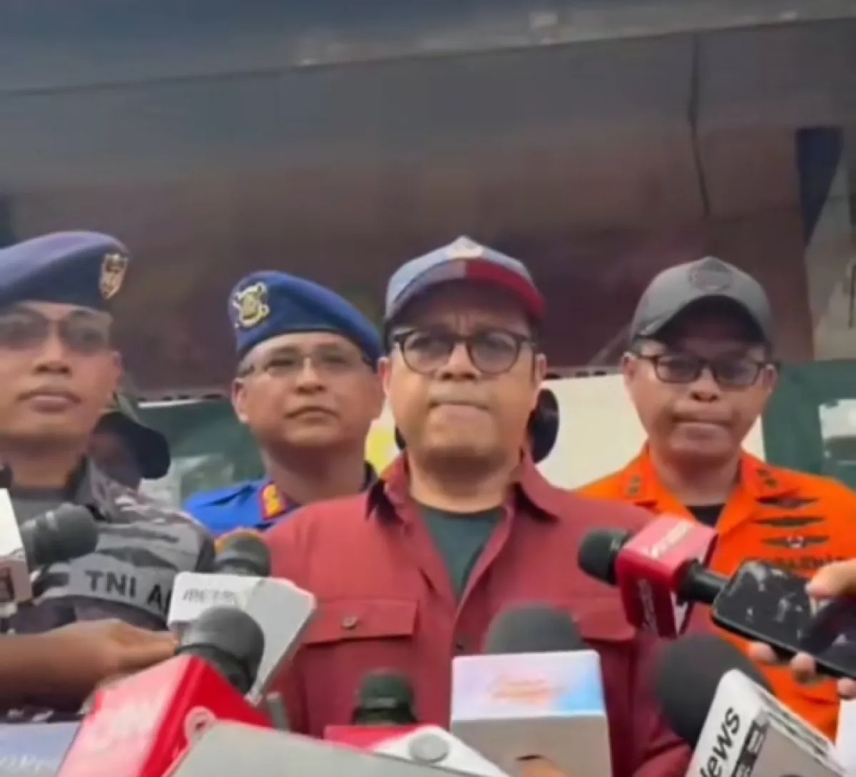 Kemkomdigi Ikut Cari 5 Jurnalis & 3 Kru Hilang di Selat Sunda, Telusuri Jejak Sinyal HP