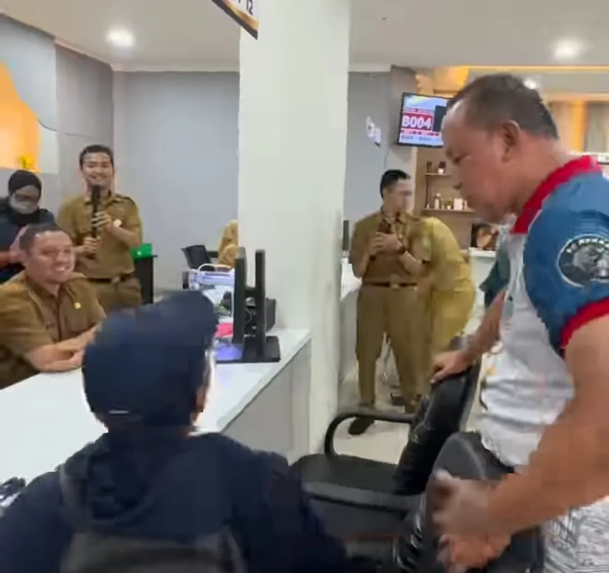 Wow! Kena Pungli di Bekasi Dibalikin 2 Kali Lipat, Walikota Tri Adhianto Buka Aduan