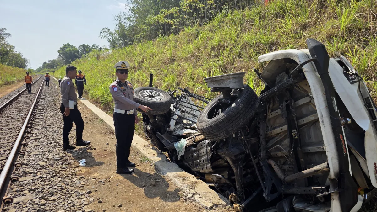 Fortuner Terseret 750 Meter usai Tertabrak KA Ijen Express di Tanggul Jember, Satu Orang Tewas