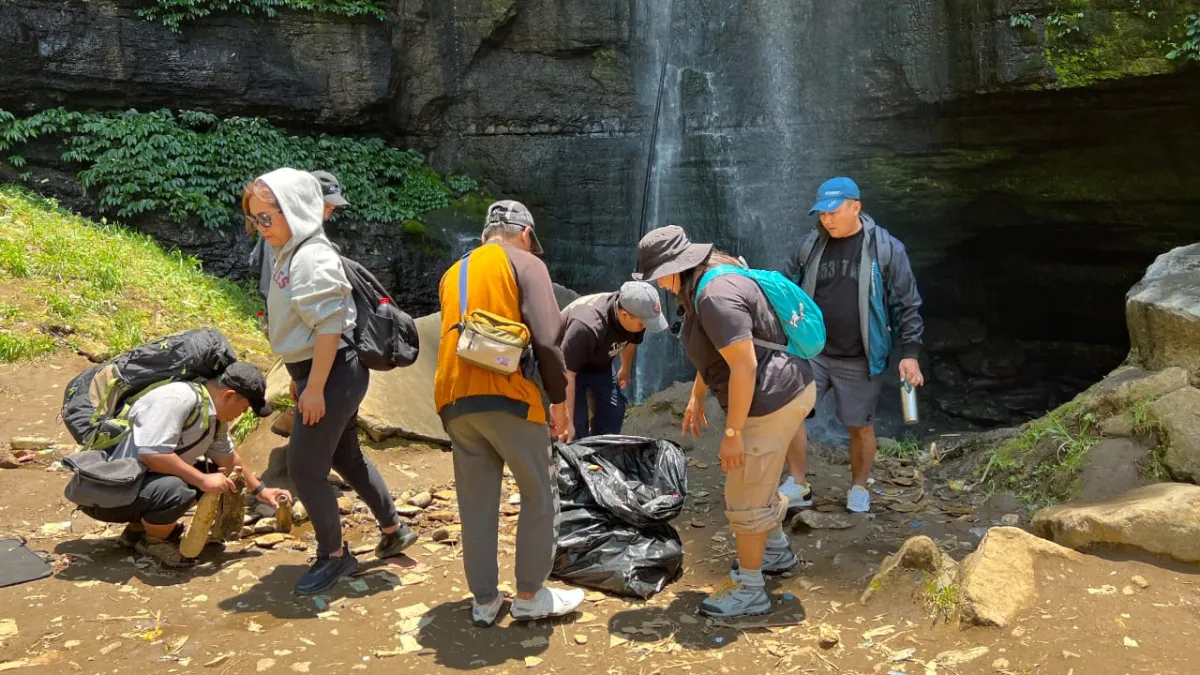 Jaga Sumber Air, HOD ASTON Bersihkan Lereng Arjuno hingga Coban Talun