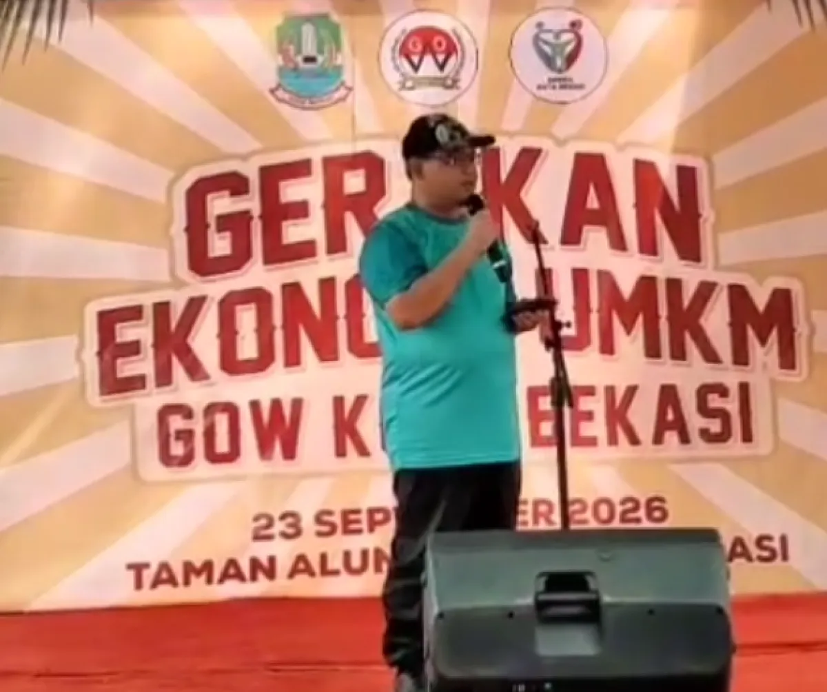 Ketua DPRD Kota Bekasi Sardi Efendi menghadiri Event Gerakan Ekonomi UMKM dan Gelar Seni Gabungan Organisasi Wanita (GOW) di kawasan Alun-alun Kota Bekasi, Taman Kota Bekasi. Rabu (23/9/2026).