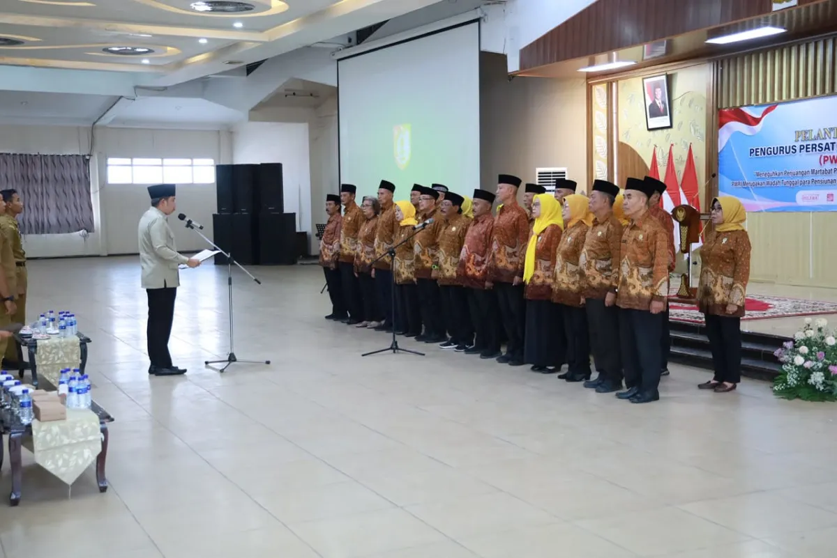 Pengurus PWRI Jember Dikukuhkan, Hampir 2.000 Purna Bhakti Diminta Tetap Berkontribusi