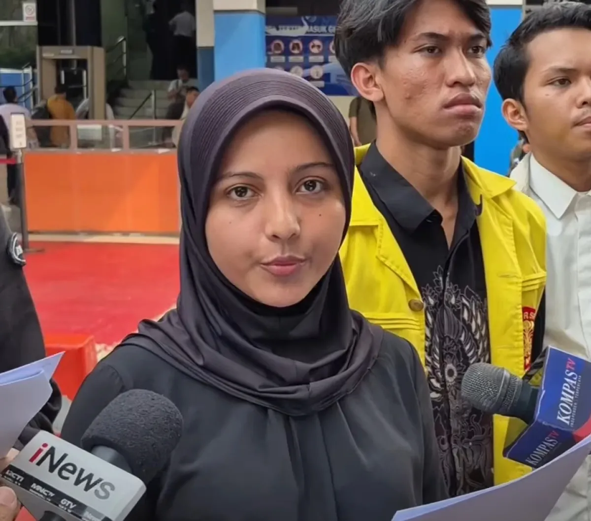 Fatimah Azzahra memberi keterangan terkait penyerangan temannya. Foto: Dok Ang