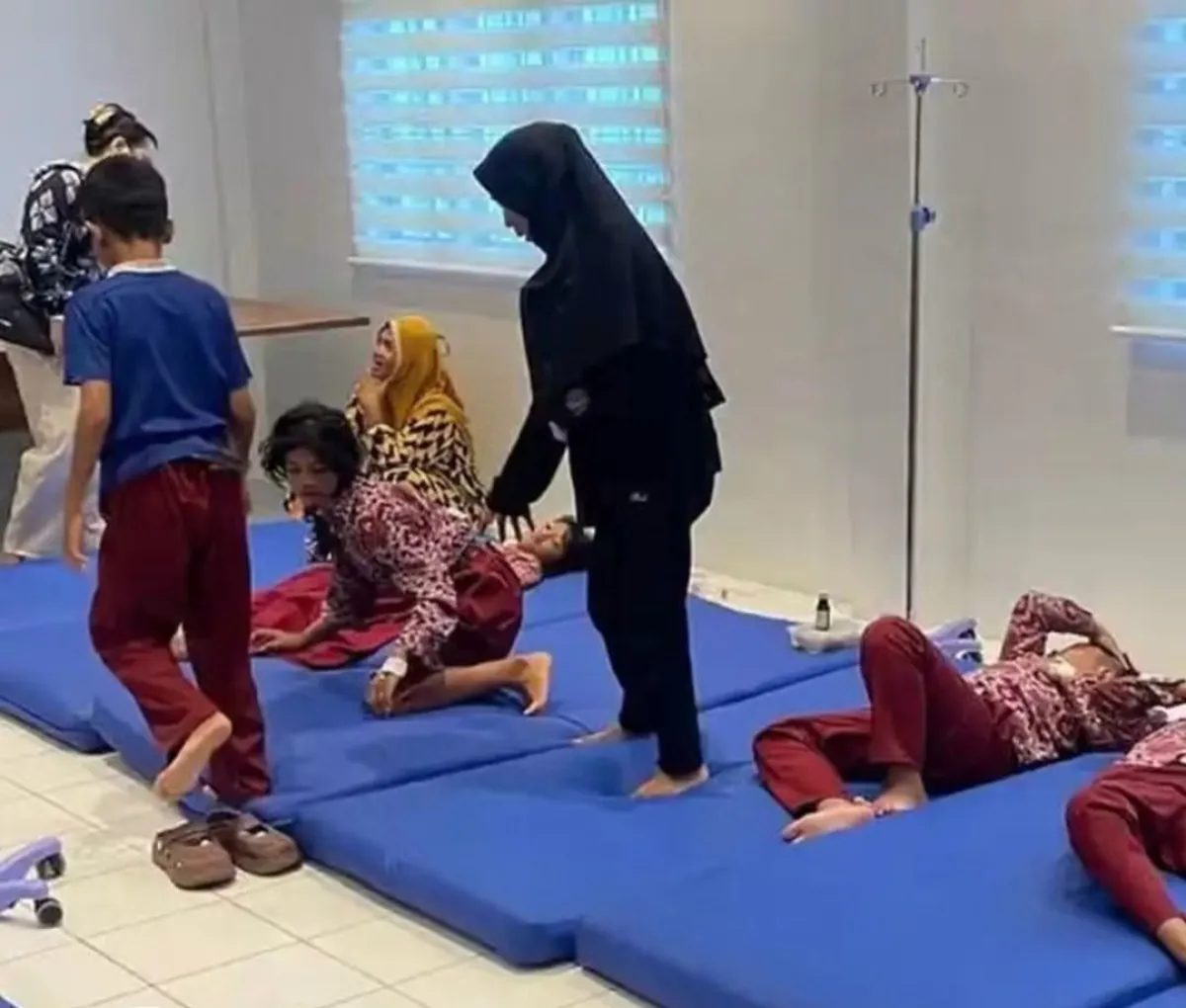 Usai Makan MBG, Belasan Siswa di Medan Dilarikan Ke Rumah Sakit Karena Muntah-Muntah