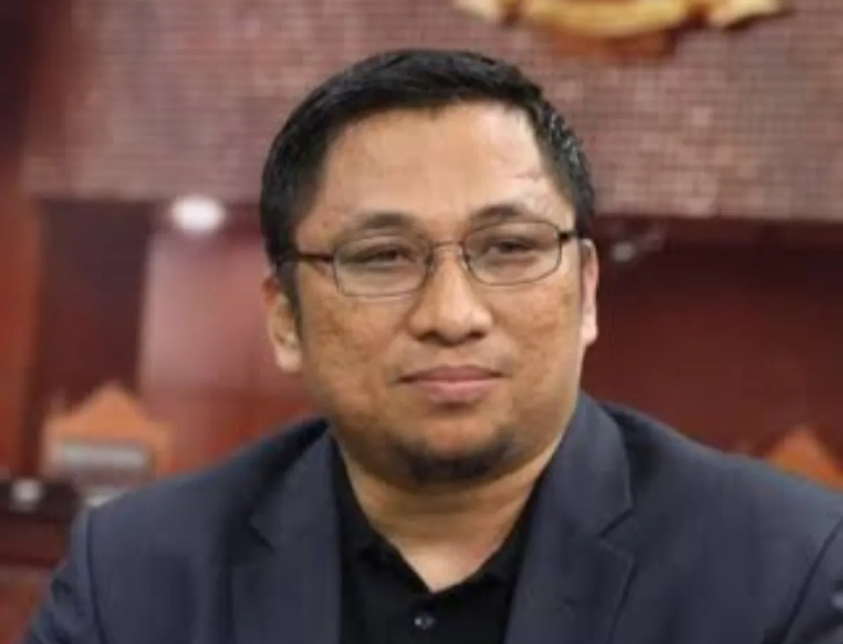 Feri Amsari Galakkan Gerakan Unggah Foto Ijazah di Medsos