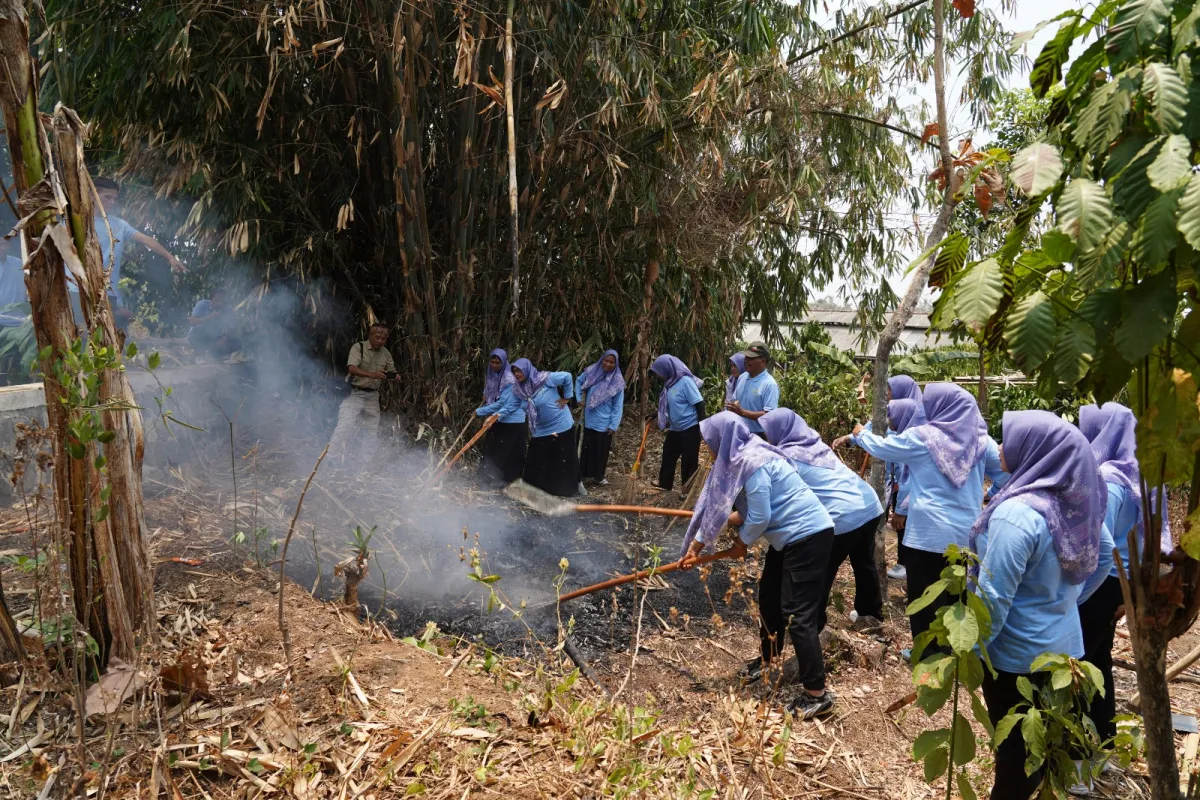 Bangun Desa Tangguh Bencana, PLN UIT JBM Bekali Kader PKK Sumbersawit Hadapi Situasi Darurat