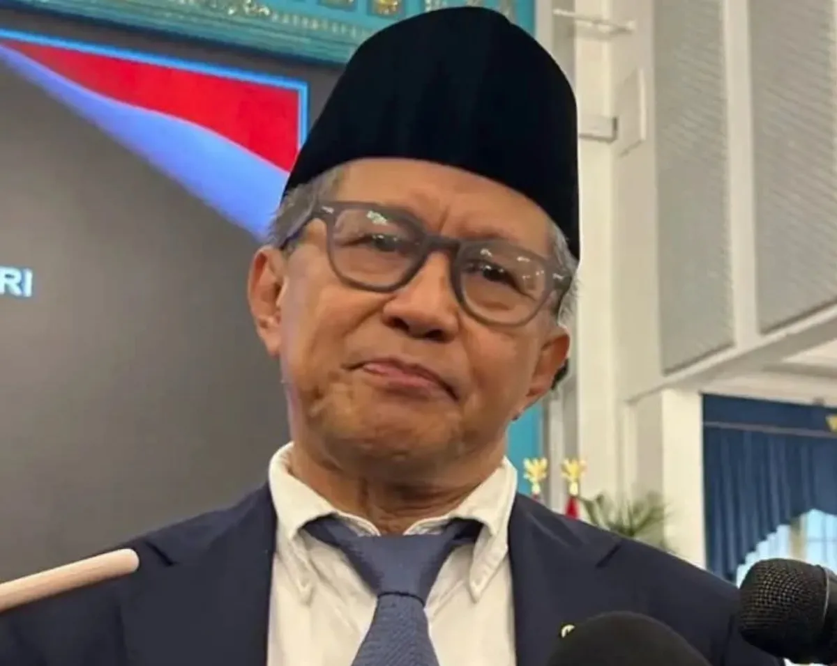 Rocky Gerung Disumpah Dilantik Jadi Wantimpres, Pakai Kitab Apa?