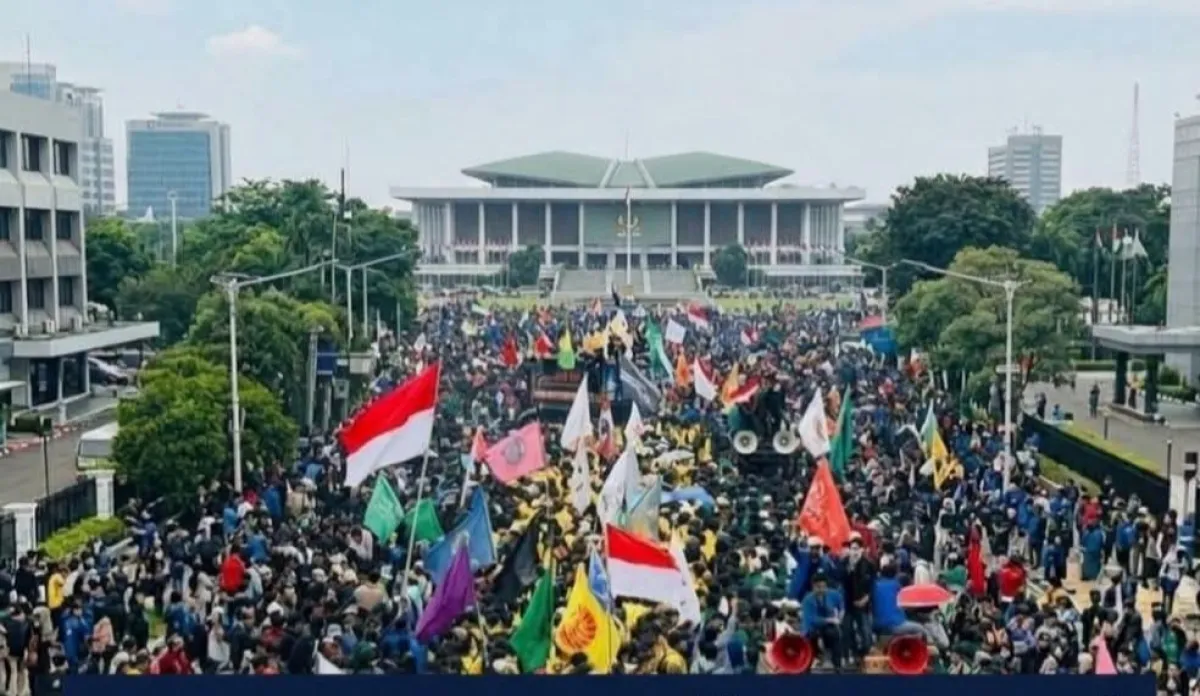 BEM SI Demo di DPR Hari Ini, Bawa 4 Tuntutan: Pendidikan Gratis hingga Guru Sejahtera