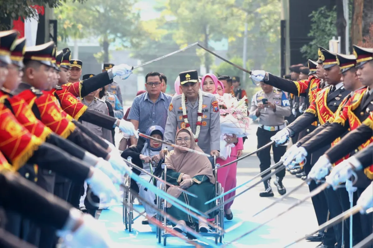 Pedang Pora hingga Reog Ponorogo Meriahkan Penyambutan Kapolda Jatim Irjen Pol Dekananto Eko Purwono